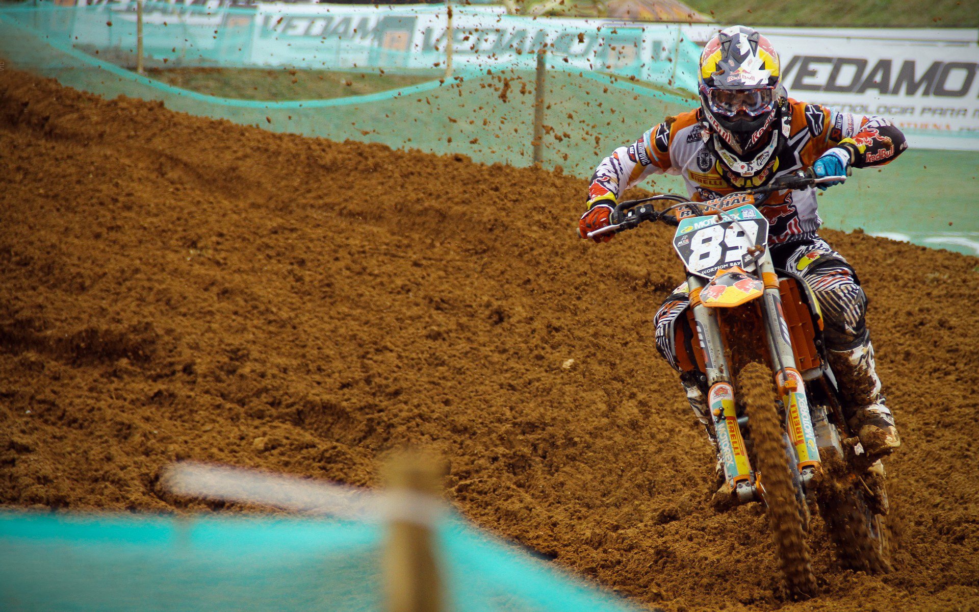 墨西哥压哨绝杀莱比锡，基耶萨在F1街道赛上演速度与艺术的统治