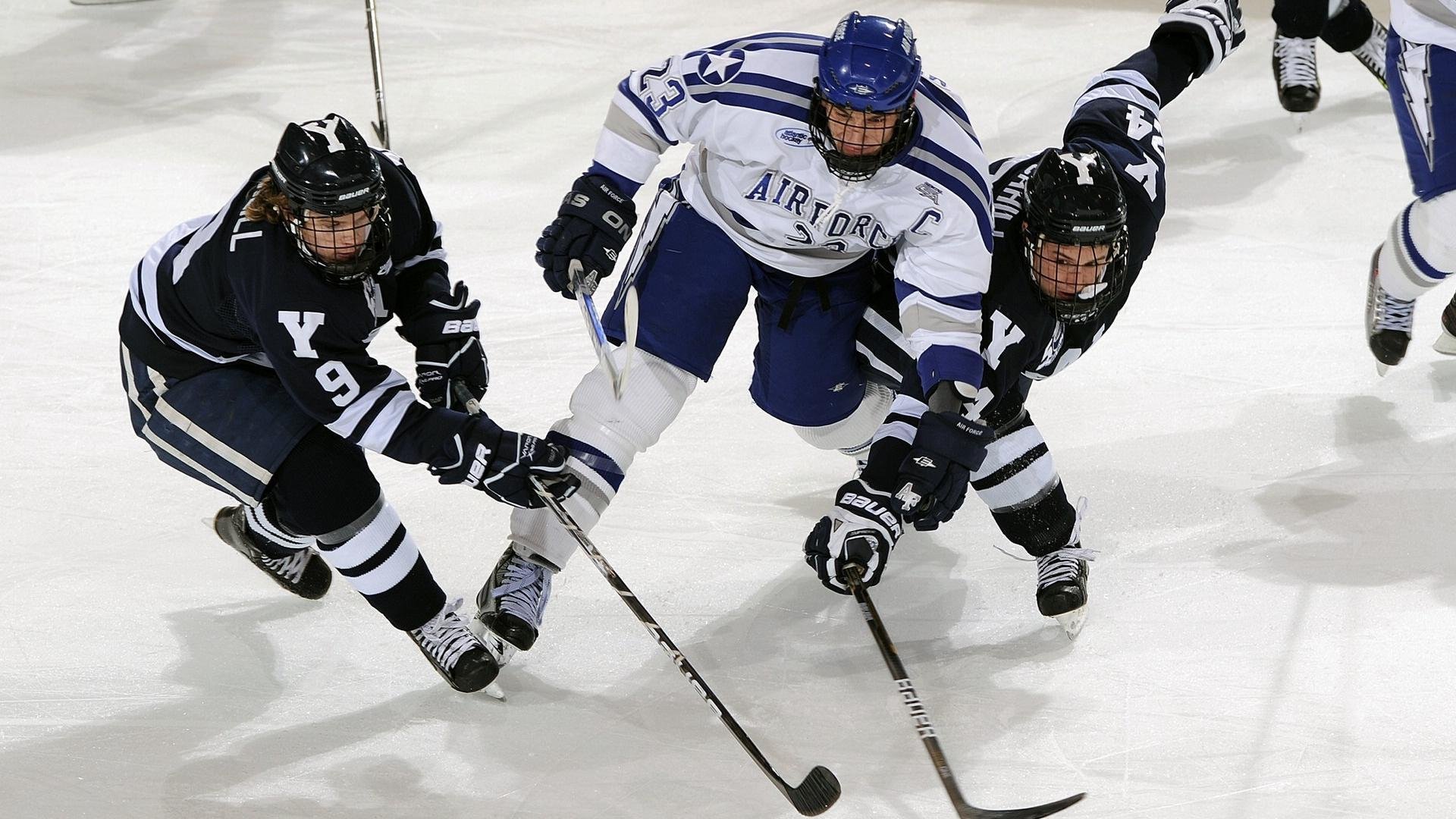 勇士打穿火箭，浓眉在NBA季后赛接管比赛，当团队利刃遇上个人神迹